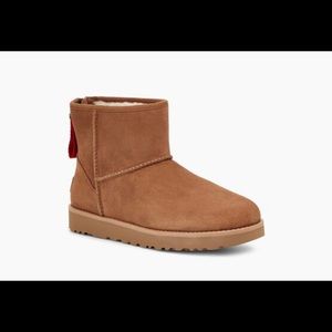 NWT UGG Classic Mini Logo Zip Size 10